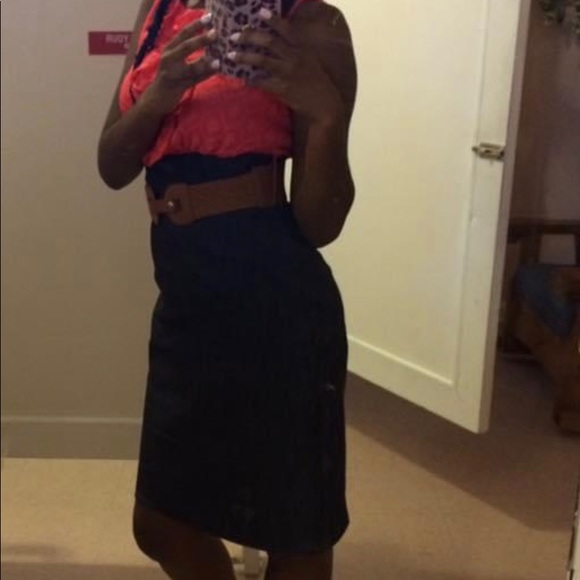 Beautiful slim ruffled top dress - Picture 4 of 4